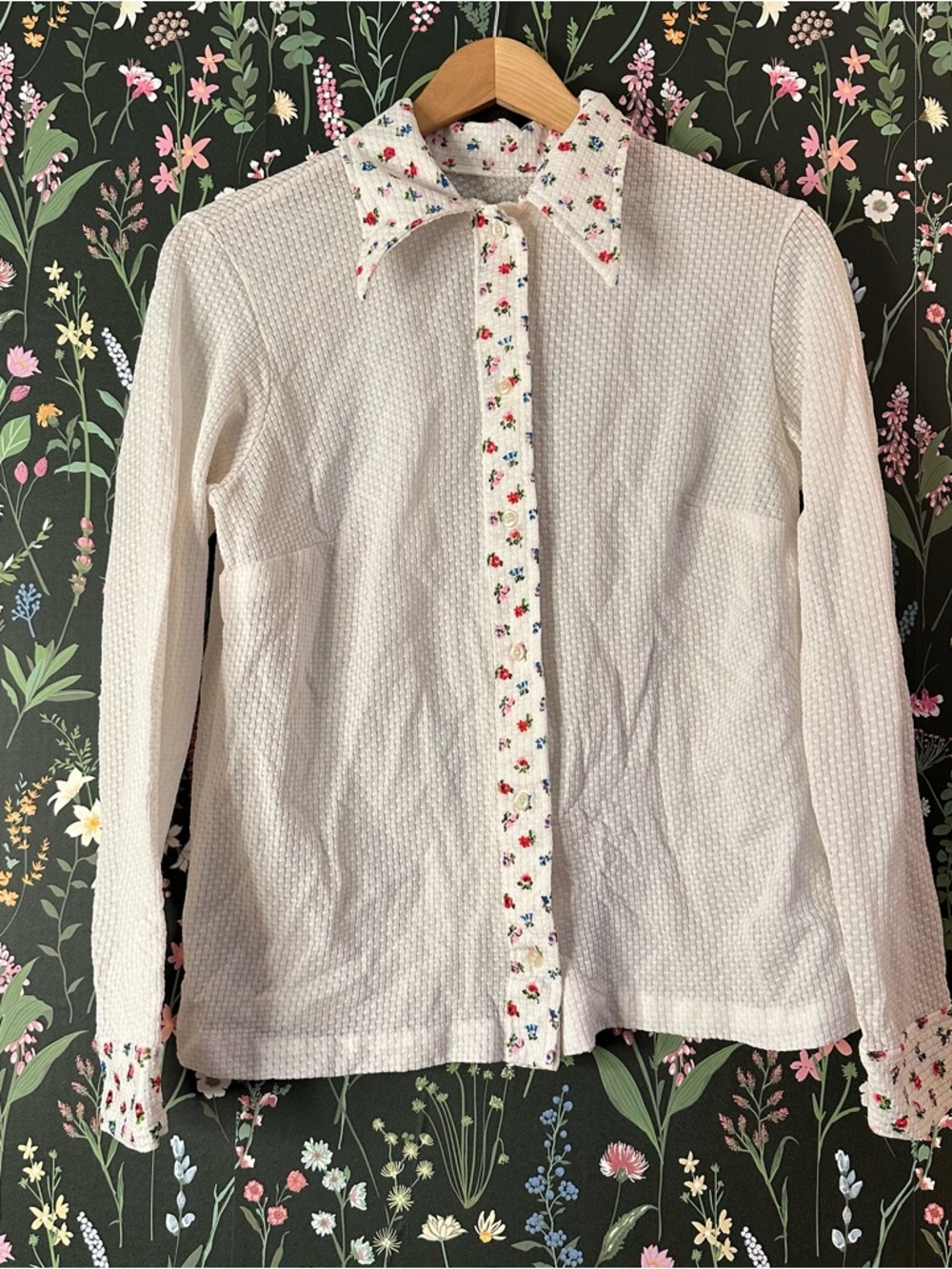 Vintage 70s White Textured Button-Up Shirt with Floral Trim